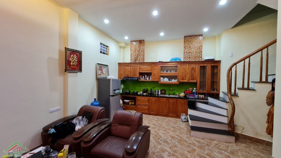 Bán nhà Giáp Bát, Hoàng Mai, dt 48m2, 4 tầng, mt 6m, nhà gần phố, giá chỉ 3.5 tỷ. LH 0966456918