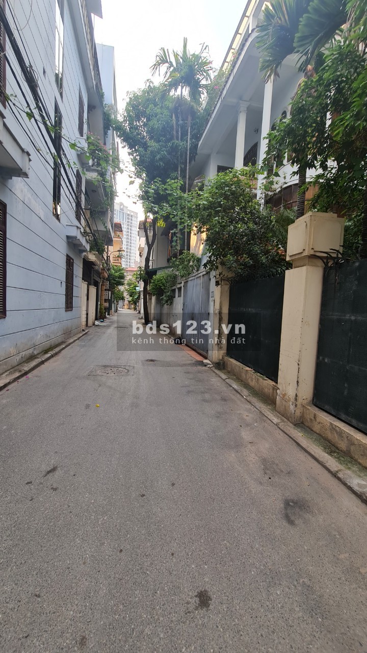 Bán nhà nguyên căn chỉ 4.65 tỷ, phố Phùng Chí Kiên, diện tích 38m2, 2 tầng, ô tô đỗ cửa