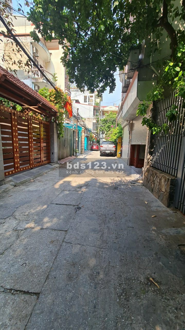Bán nhà nguyên căn chỉ 4.65 tỷ, phố Phùng Chí Kiên, diện tích 38m2, 2 tầng, ô tô đỗ cửa