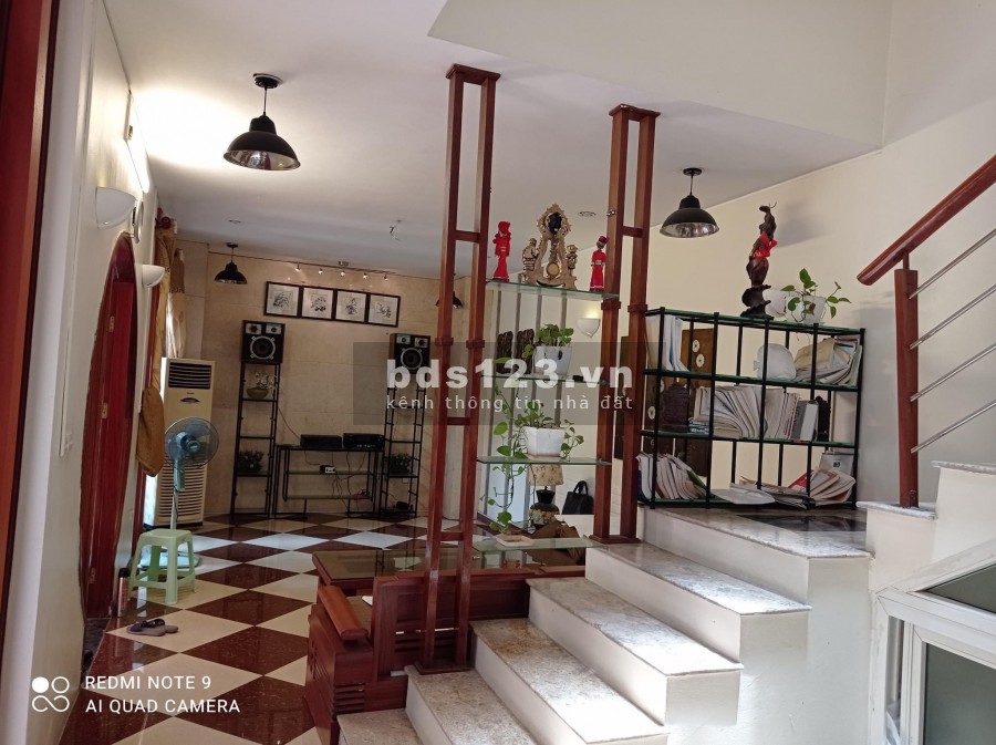 Bán nhà Ngọc Thuỵ, Long Biên, khu Vip diện tích rộng, không khí trong lanh, giá bán 5.6 tỷ