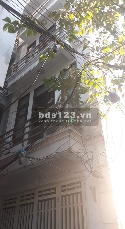 Ngõ 122 Kim Giang, 4 tầng diện tích sử dụng 40m2 ô tô đỗ cửa, giá bán 3.3 tỷ, lh 0918120568