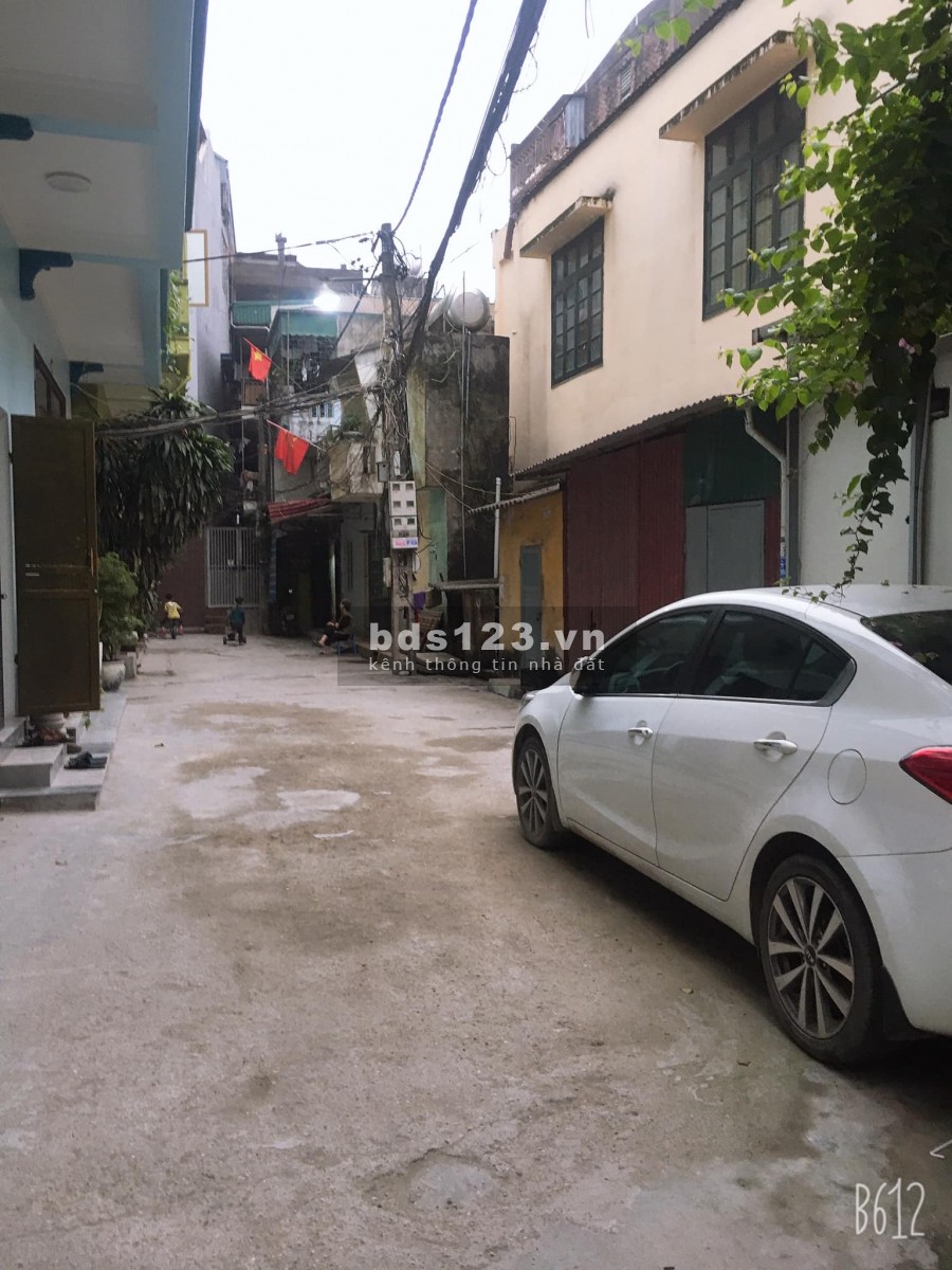 Ngõ 122 Kim Giang, 4 tầng diện tích sử dụng 40m2 ô tô đỗ cửa, giá bán 3.3 tỷ, lh 0918120568