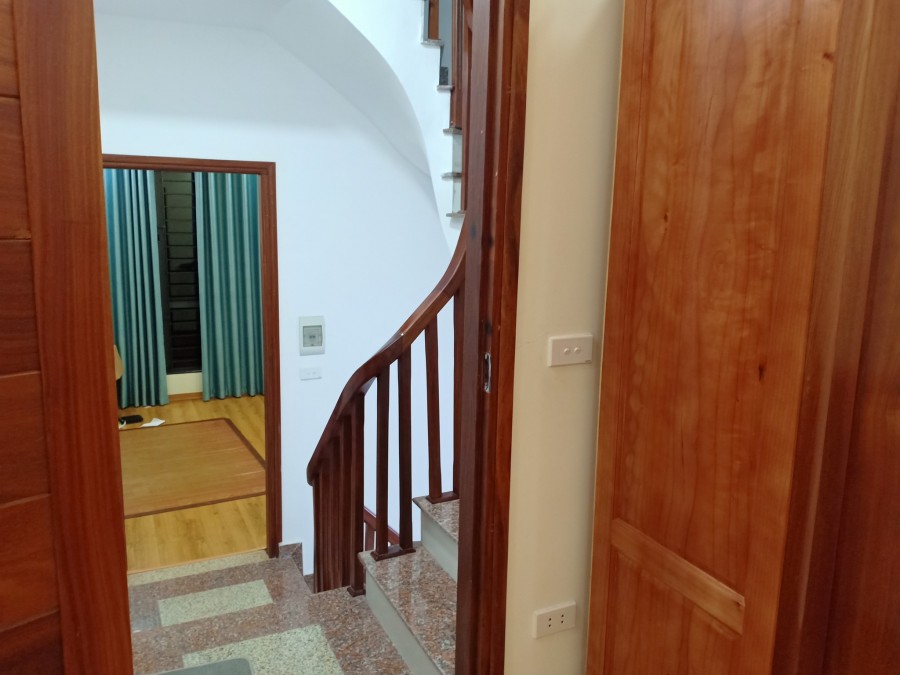 Hiếm! Bán nhà 4 tầng 24m phố Văn Chương Đống Đa sát phố, khu đông vui tấp nập chỉ 2.3 tỷ