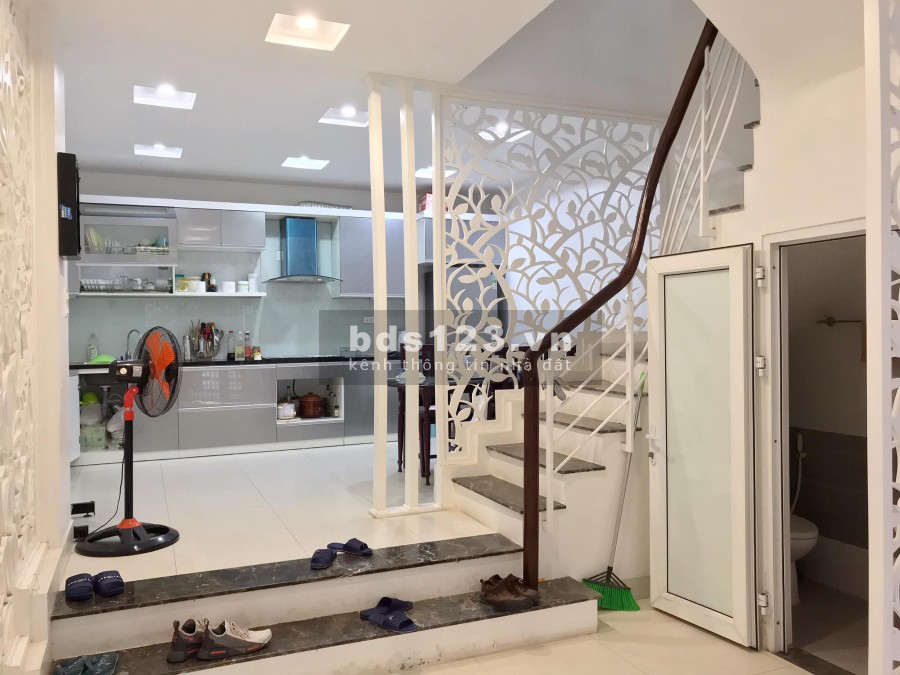 NHÀ SÂN VƯỜN sát Royal city như biệt thự. 48m2, 5 tầng, 5,9 tỷ