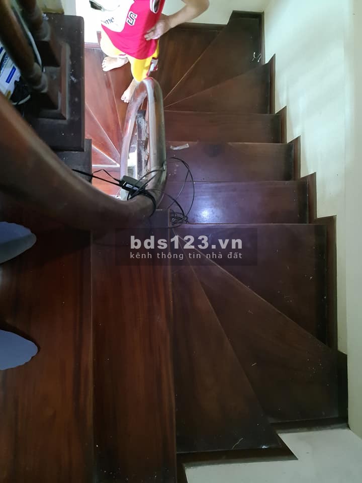 Bán nhà nguyên căn Cầu Giấy Hồ Tùng Mậu, dt 35m2, 5 tầng, mặt tiền 5m, giá 3.8 tỷ, lh 0975513371