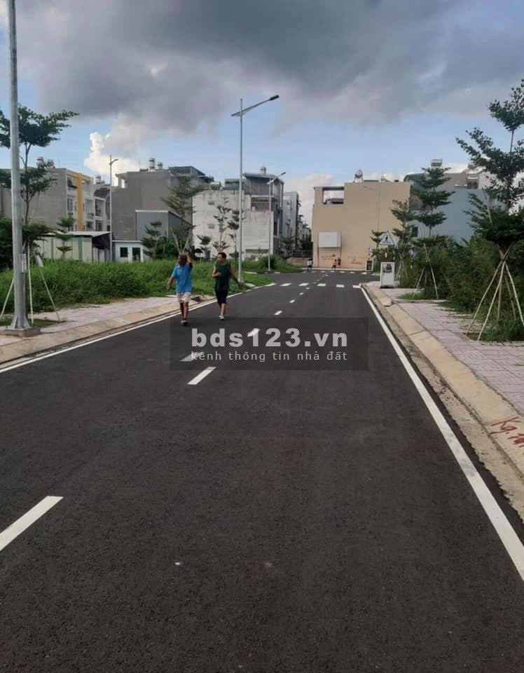 Đất cặp sát chợ sổ hồng riêng tại Bình Dương, thổ cư 100%, xây dựng tự do, lhcc