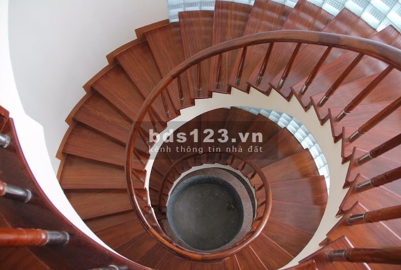 Bán siêu biệt thự phố Lạc Long Quân, Tây Hồ, dt 360m2, 4 tầng giá 90.5 tỷ, kh 0394902347