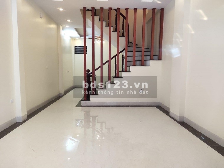 Bán nhà phố Hoàng Như Tiếp 3 mặt thoáng Hoàng Như Tiếp 3 mặt thoáng đt 47m2, giá hơn 4 tỷ