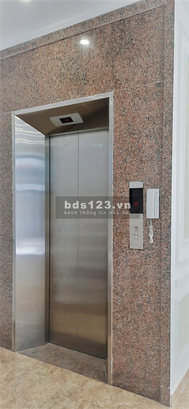 Bán nhà gara ô tô tránh thang máy Nguyễn Khánh Toàn, tặng nội thất, dt 90m2, 6 tầng, giá 12 tỷ