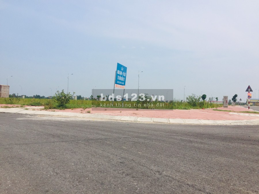 Em có lô đất Sổ Đỏ diện tích đất 110m2 vị trí cực đẹp tại trung tâm thị trấn Vương