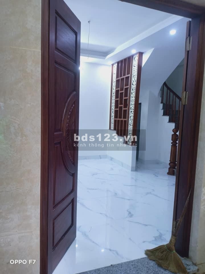 Quá rẻ 2.6 tỷ, dt 31.6m2, bán nhà Bắc Từ Liêm chính chủ, 5 tầng ngõ rộng, ở ngay cực đẹp