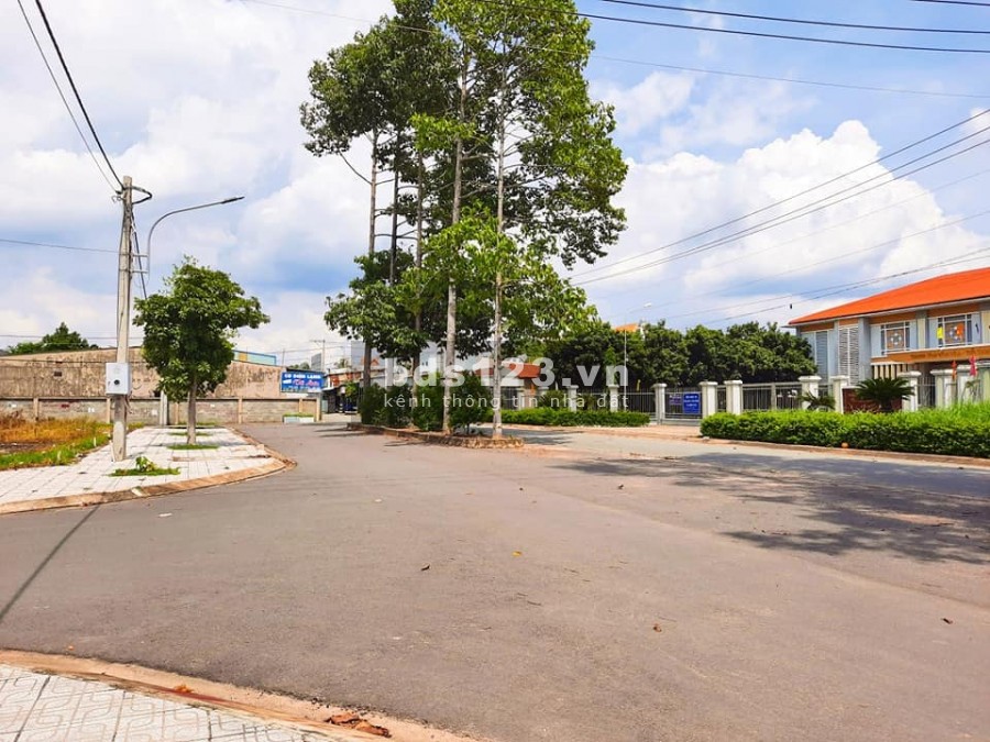 Duy Nhất Lô Góc 2 Mặt Tiền Đối Diện Trung Tâm Hành Chính, giá bán 1.85 tỷ, sổ sẵn