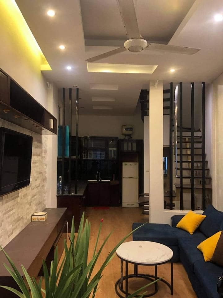 Bán nhà Đường Láng diện tích sử dụng 35m2, 4 tầng, giá bán 3,5 tỷ, sổ giao dịch nhanh