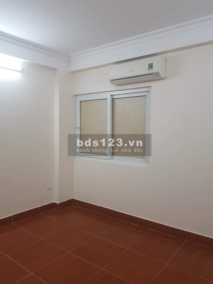 Bán nhà nguyên căn phố Hoàng Văn Thái, diện tích sử dụng 44.8m2, đúc 3.5 tầng, thoáng