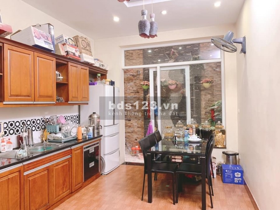 Nhà đẹp phố Tôn Thất Tùng, dt 56m2, 6 pn, vửa ở vừa cho thuê doanh thu cực tốt, giá mềm