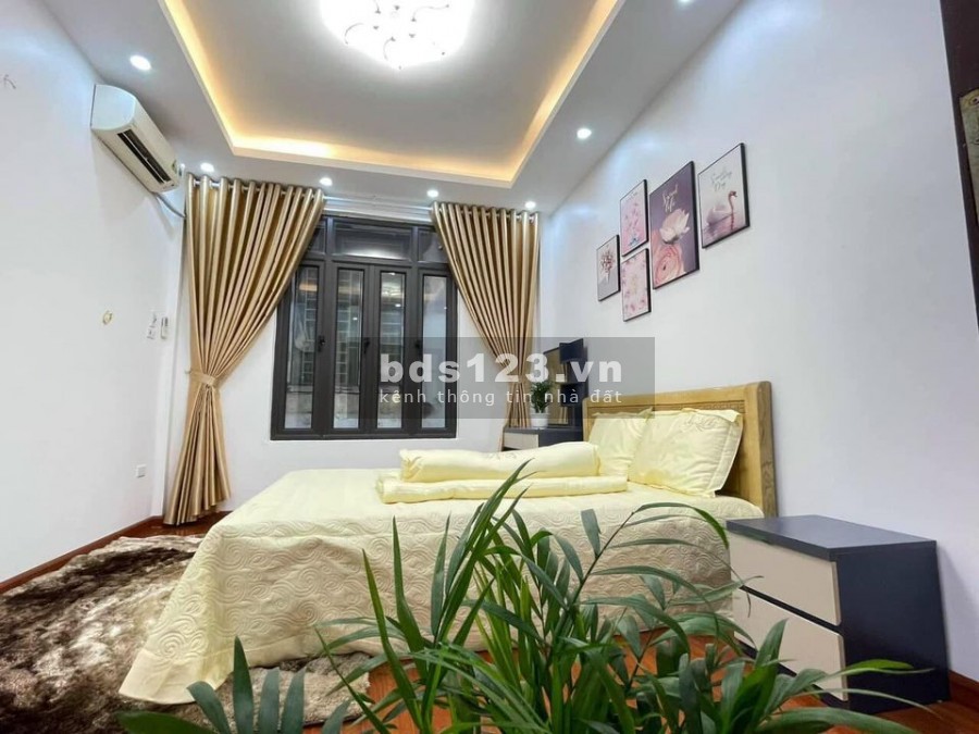 Bán nhà ô cách Quận Long Biên: mặt tiền đẹp đầy đủ tiện nghi diện tích 45m2 giá 4 tỷ