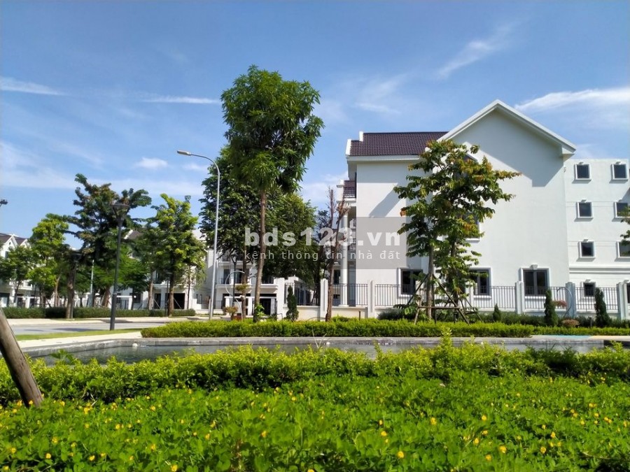 Bán lỗ căn góc diện tích 262m2 xây 3,5 tầng, có 4 mặt thoáng gần công viên, tiện ích đủ