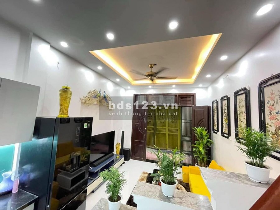 Bán nhà ô cách Quận Long Biên: mặt tiền đẹp đầy đủ tiện nghi diện tích 45m2 giá 4 tỷ