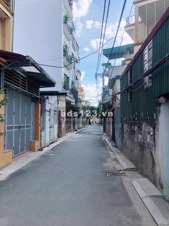 Kỹ sư xây dựng chuyển công tác bán nhà diện tích 60m2 3 tầng đúc Minh Khai chỉ 2.9 tỷ