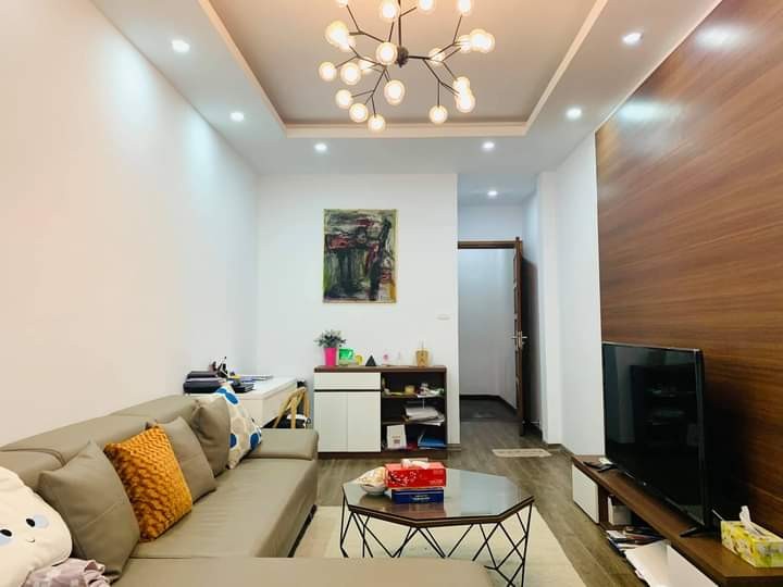 Bán gấp nhà phố Vĩnh Hưng, dt 40m2, 5 tầng, vị trí đẹp, ngõ rộng, thoáng. Giá 3.7 tỷ