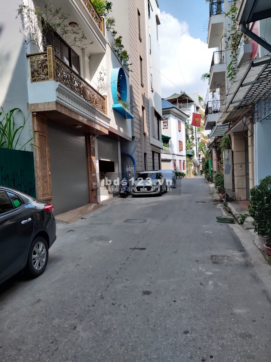 Đất đường thông, mặt tiền rộng, ô tô vào, phố Ái Mộ, Quận Long Biên, dt 39m2, giá 3.3 tỷ.