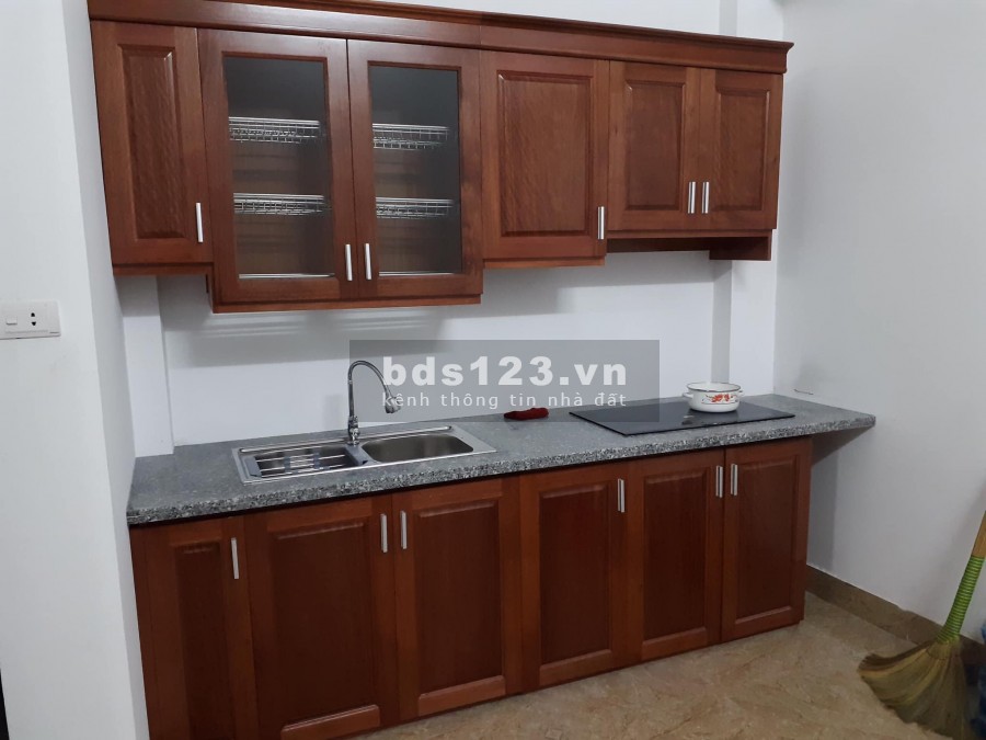 Ngõ 122 Kim Giang, 4 tầng diện tích sử dụng 40m2 ô tô đỗ cửa, giá bán 3.3 tỷ, lh 0918120568