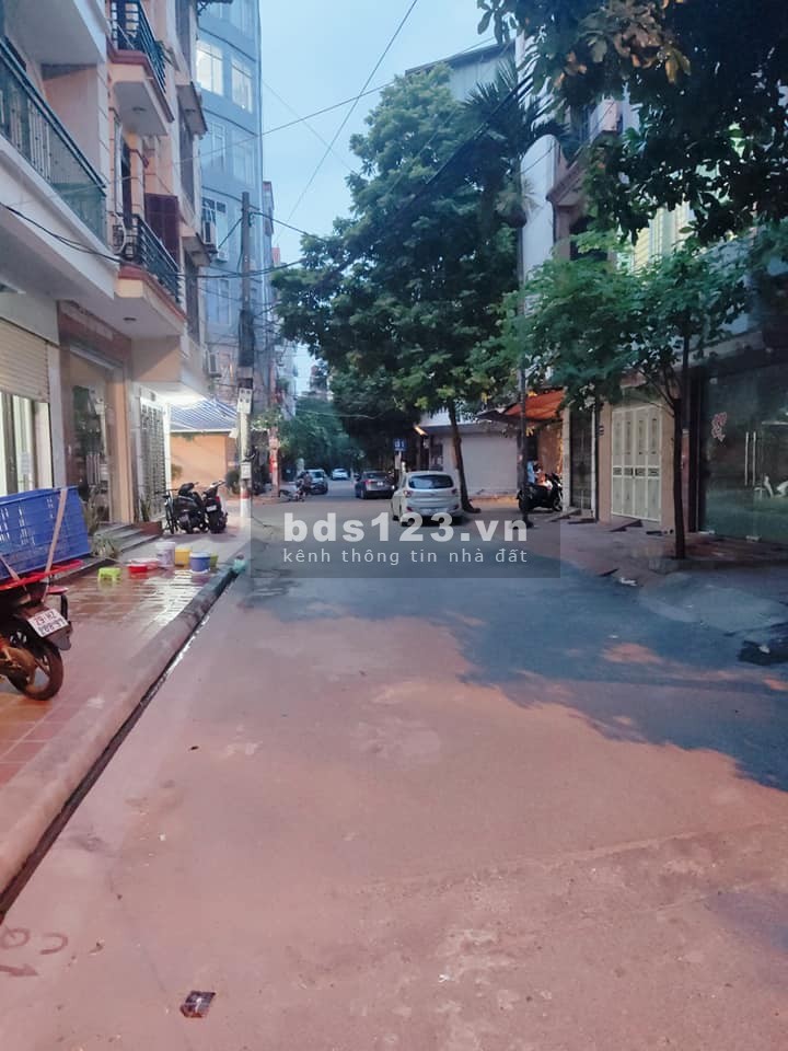 Nhà đẹp gara ô tô tặng nội thất kinh doanh tổ 12 Thạch Bàn, dt 52m2, 3 tầng, giá 4.7 tỷ