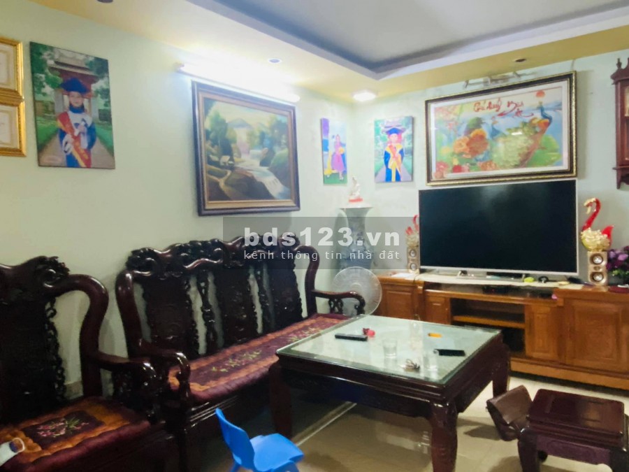 Bán nhà Tam Trinh diện tích 50m2, xây 3 tầng, Ôto đỗ cổng, gần phố, ở luôn giá 2.05 tỷ