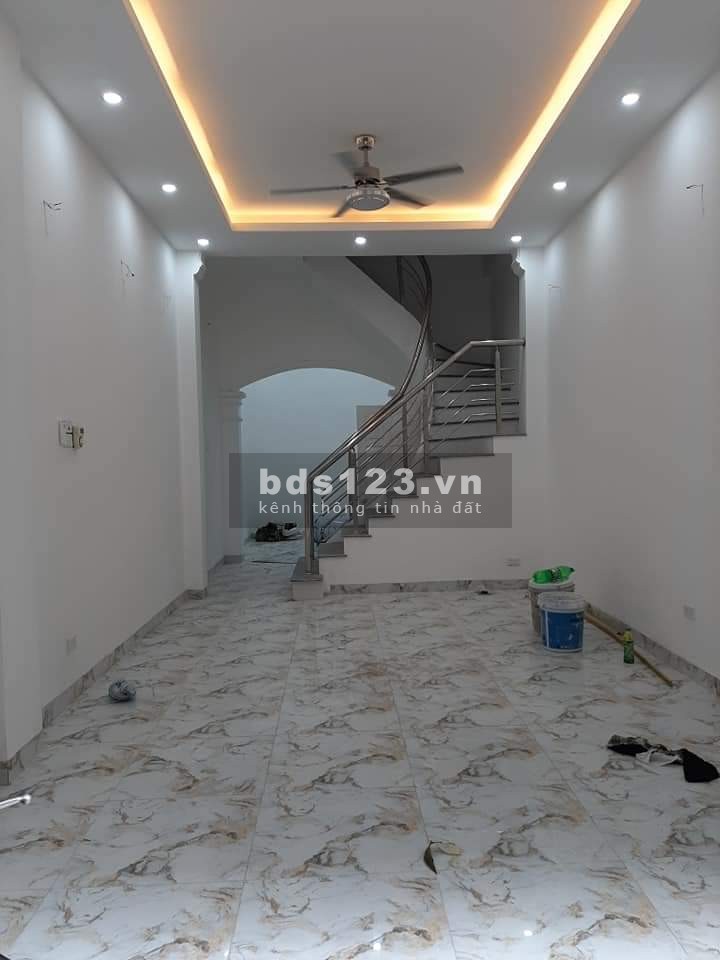 Sở hữu nhà Hoàng Quốc Việt, Cầu Giấy, 5 tầng, MT 5.2m, chỉ 5.1 tỷ, tiện ích ngập tràn, ô tô vào nhà