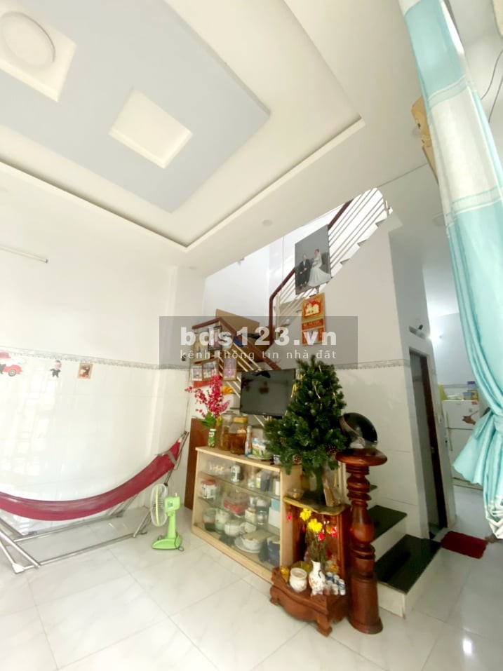Bán nhà hẻm 185 Nguyễn Phúc Chu, nở hậu diện tích 62m2, 2 lầu, 4 phòng ngủ, sổ đẹp