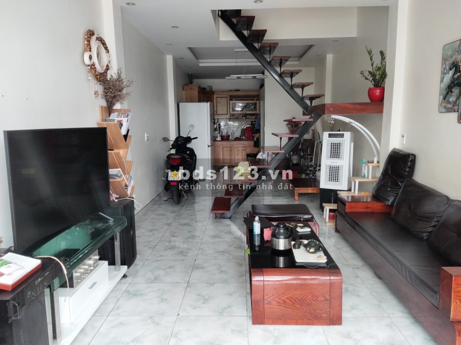Nhà đẹp gara ô tô tặng nội thất kinh doanh tổ 12 Thạch Bàn, dt 52m2, 3 tầng, giá 4.7 tỷ
