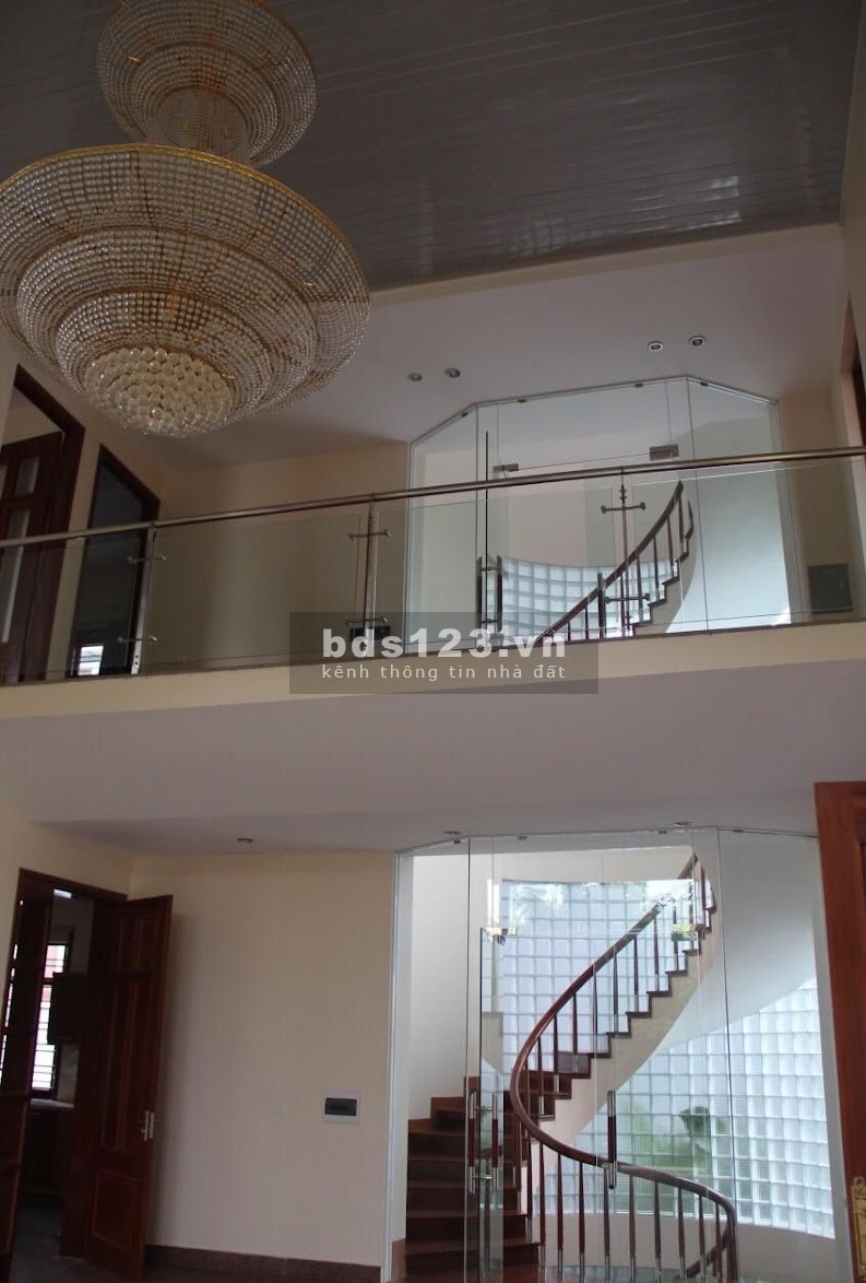 Bán siêu biệt thự phố Lạc Long Quân, Tây Hồ, dt 360m2, 4 tầng giá 90.5 tỷ, kh 0394902347
