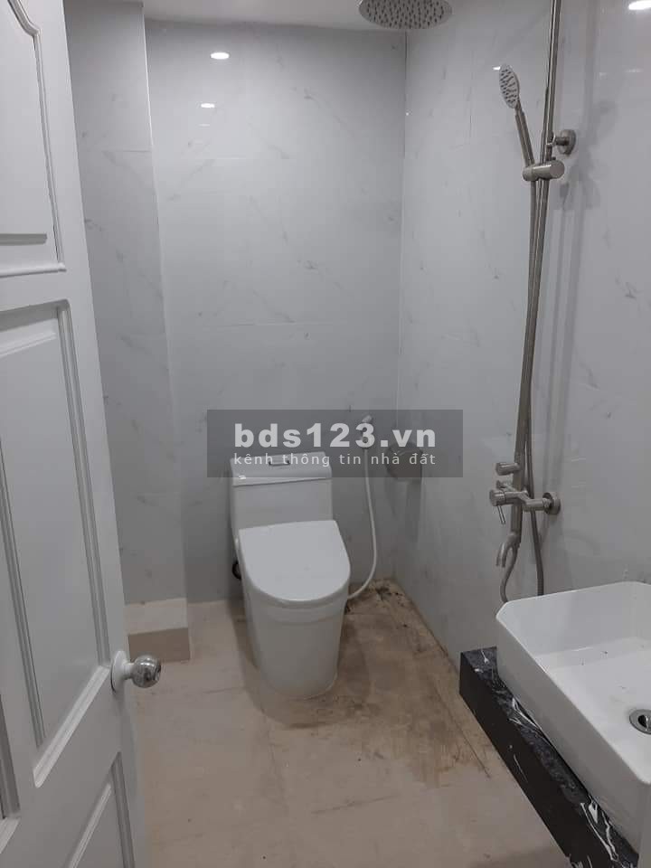 Sở hữu nhà Hoàng Quốc Việt, Cầu Giấy, 5 tầng, MT 5.2m, chỉ 5.1 tỷ, tiện ích ngập tràn, ô tô vào nhà