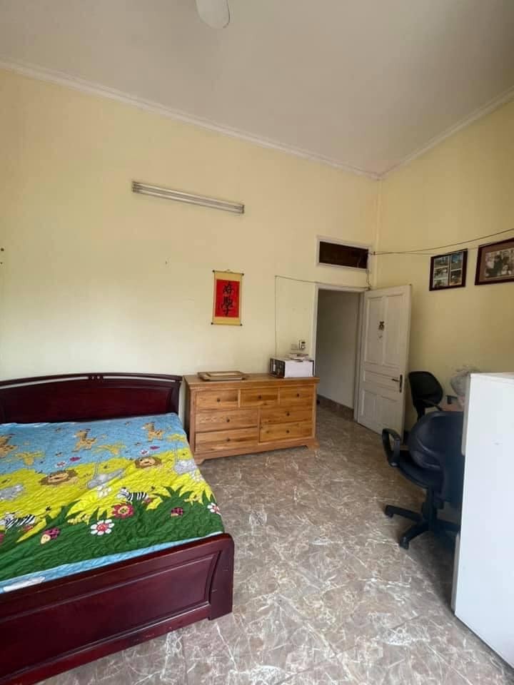 Bán nhà phố Bạch Mai, dt 42m2, mt 4m, 3 phòng ngủ, gần phố giá bán 3.3 tỷ lh 0394357733.