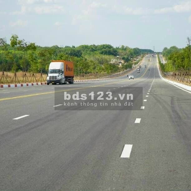 Cần ra gấp lô đất mặt tiền cai tốc Mỹ Phước Tân Vạn, liên hệ 0385980683, diện tích rộng