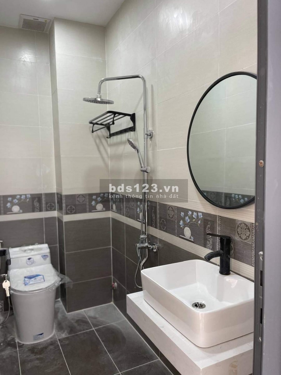 Bán Nhà Giá Rẻ Lạc Long Quân diện tích 114m2 2 tầng sổ hồng riêng, giá chỉ với 4.35 tỷ