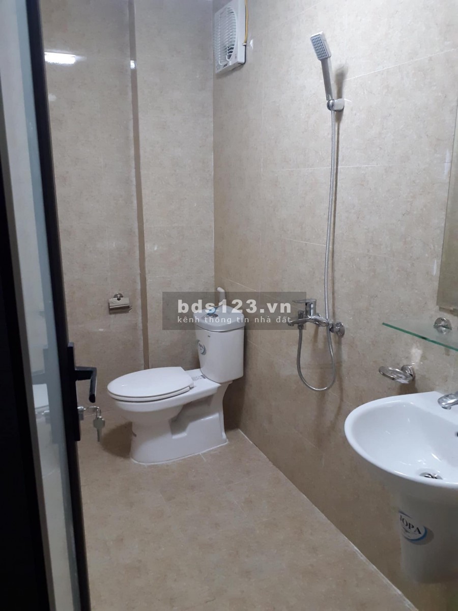 Ngõ 122 Kim Giang, 4 tầng diện tích sử dụng 40m2 ô tô đỗ cửa, giá bán 3.3 tỷ, lh 0918120568
