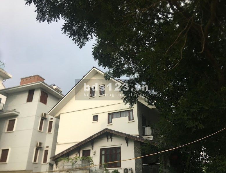 Bán siêu biệt thự phố Lạc Long Quân, Tây Hồ, dt 360m2, 4 tầng giá 90.5 tỷ, kh 0394902347