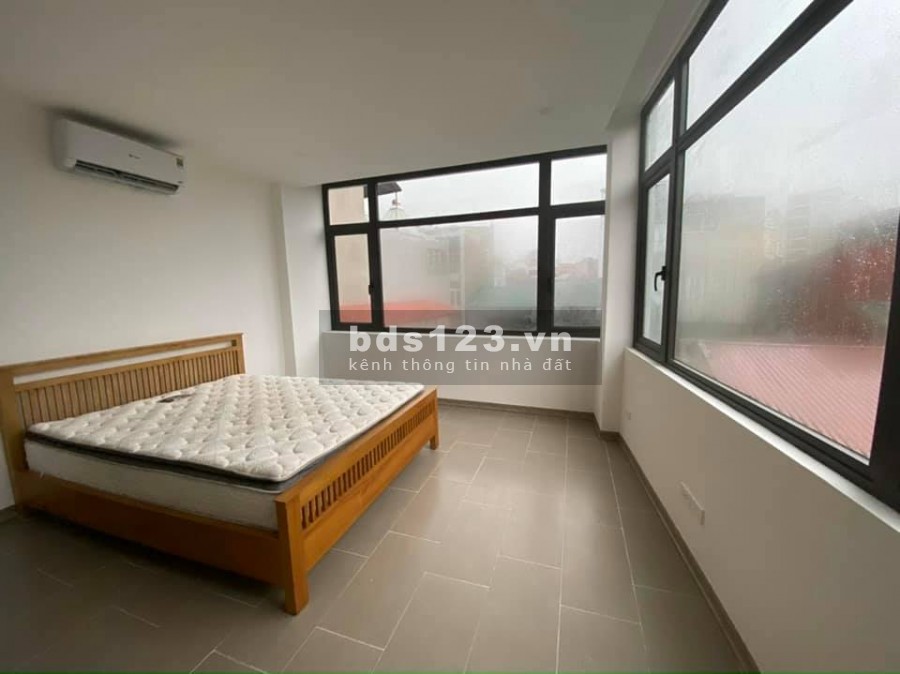 Nhà siêu đẹp Hoàng Quốc Việt, giá bán 3.5 tỷ, thoáng mát, sáng sủa, view công viên