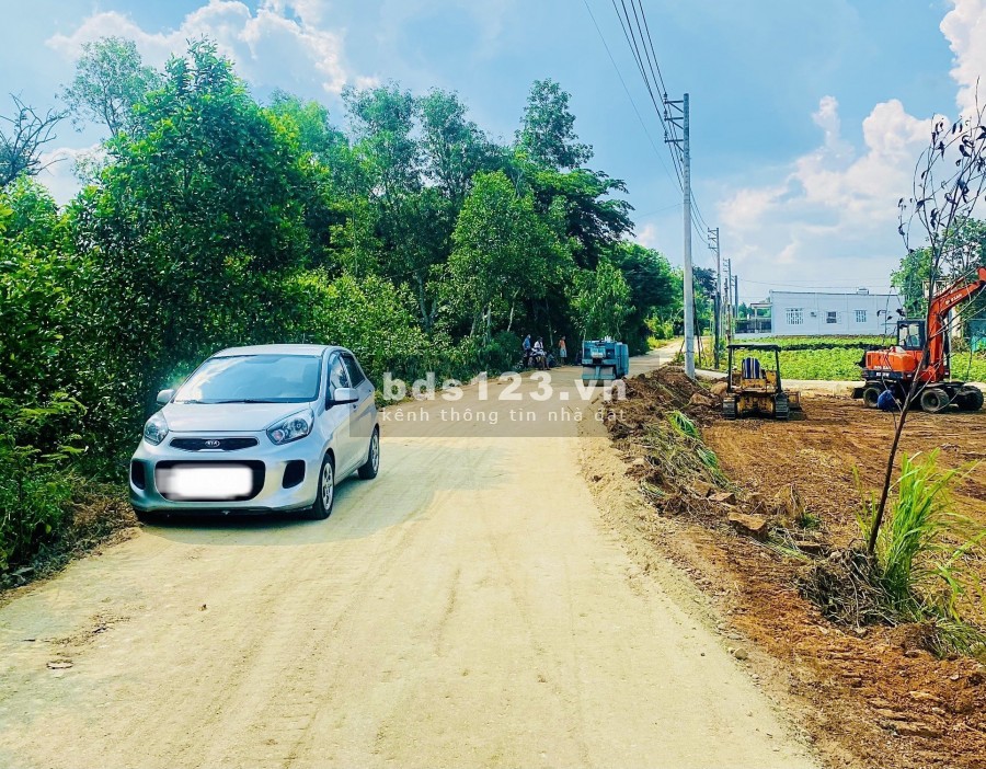 Còn 1 lô đất sào ngay ủy ban Bàu Cạn,cách sân bay Long Thành 3km. Lh 0393 760 544 Ms Tuyết