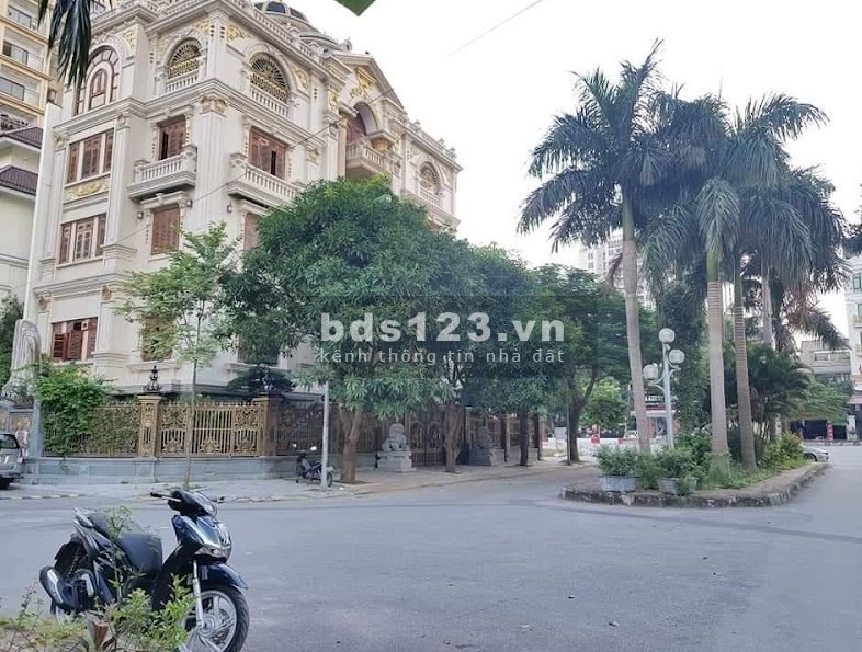 Bán siêu biệt thự phố Lạc Long Quân, Tây Hồ, dt 360m2, 4 tầng giá 90.5 tỷ, kh 0394902347