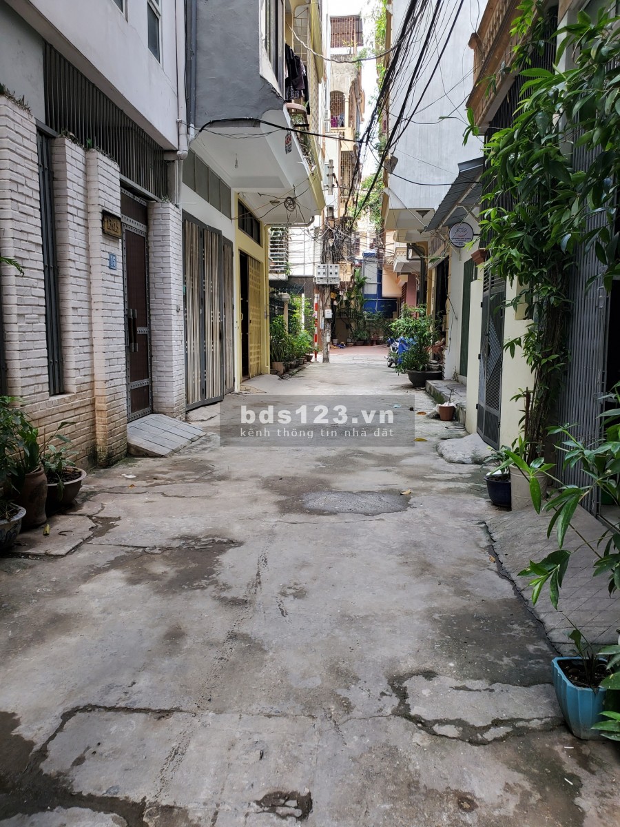 Sở hữu nhà Hoàng Quốc Việt, Cầu Giấy, 5 tầng, MT 5.2m, chỉ 5.1 tỷ, tiện ích ngập tràn, ô tô vào nhà