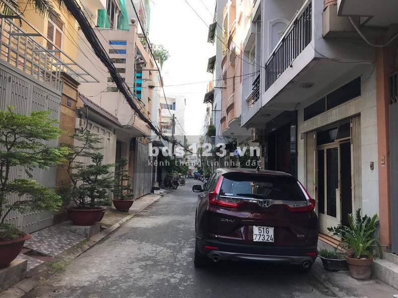 Nhà đẹp diện tích 33m2, 2 lầu, giá 4,8 tỷ đường Phan Sào Nam, phường 11, Quận Tân Bình