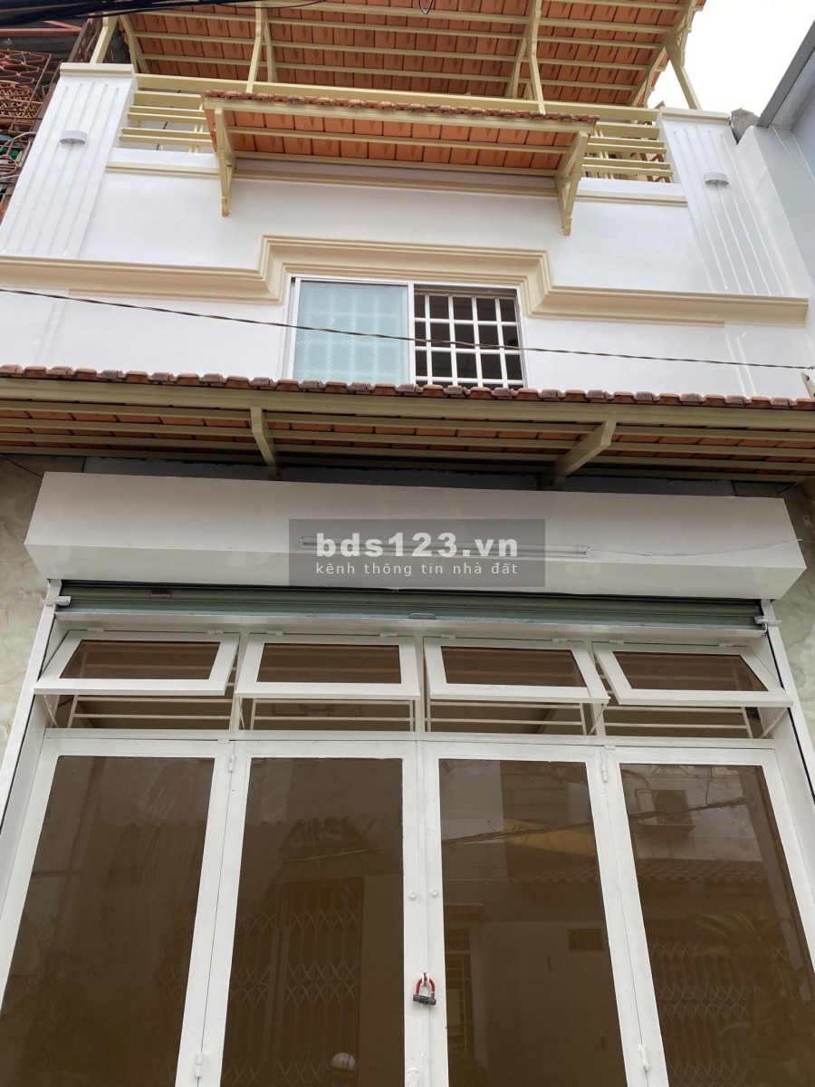 Nhà đẹp diện tích 33m2, 2 lầu, giá 4,8 tỷ đường Phan Sào Nam, phường 11, Quận Tân Bình