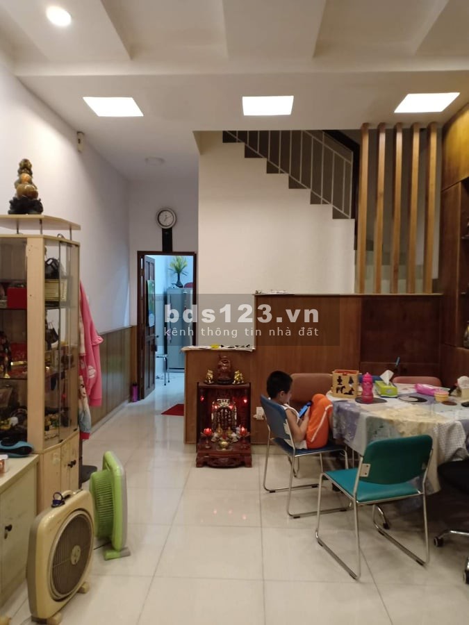 Bán nhà 5 tầng hiếm xe hơi đỗ sân Nguyễn Kiệm diện tích sử dụng 60m2 giá rẻ chỉ 9.4 tỷ