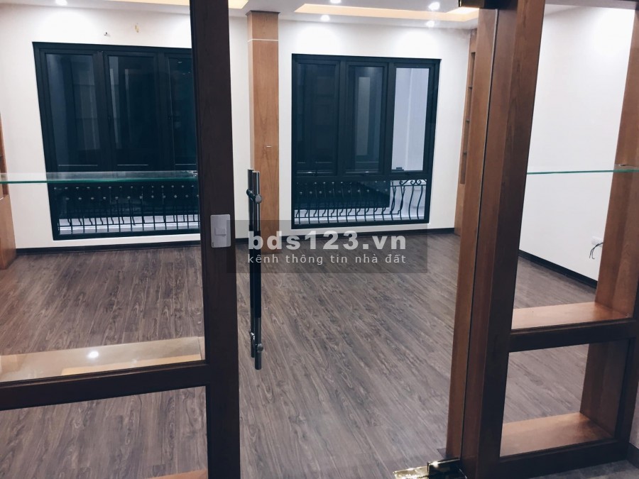 Bán nhà 5 tầng ngõ Ô tô Chùa Bộc diện tích 45m2 mặt tiền 6.1m giá 6.7 tỷ Lh 0386380199
