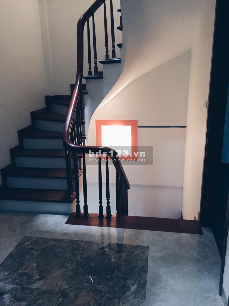 Bán nhà 5 tầng ngõ Ô tô Chùa Bộc diện tích 45m2 mặt tiền 6.1m giá 6.7 tỷ Lh 0386380199