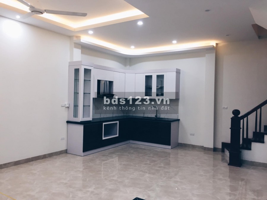 Bán nhà 5 tầng ngõ Ô tô Chùa Bộc diện tích 45m2 mặt tiền 6.1m giá 6.7 tỷ Lh 0386380199