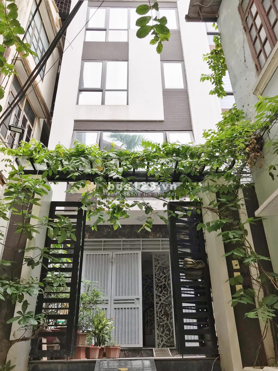 NHÀ SÂN VƯỜN sát Royal city như biệt thự. 48m2, 5 tầng, 5,9 tỷ