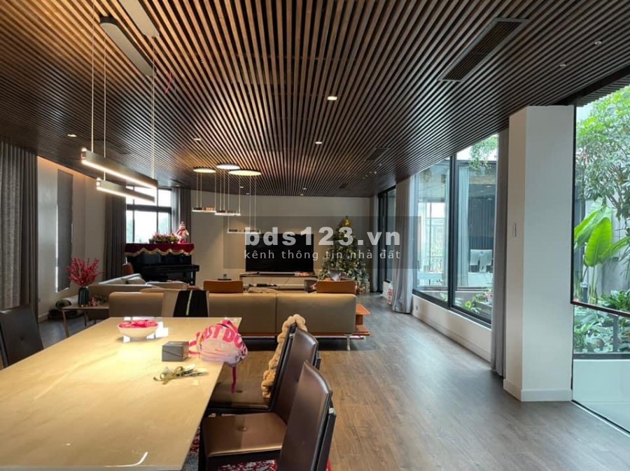 Bán nhanh biệt thự mặt phố Trần Quốc Toản, diện tích 292m2, mặt tiền 11m, sổ vuông vắn